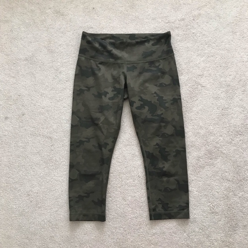 Lululemon Wunder under Savasana camo GUC
